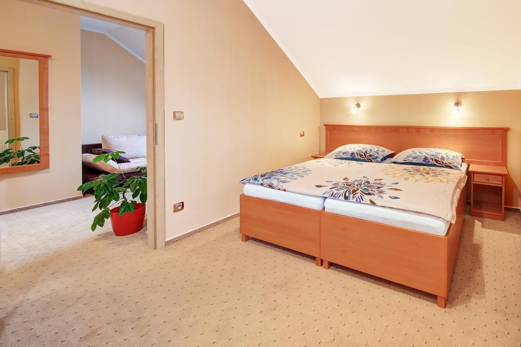 Penzion Harmonie Žlutice Habitación foto
