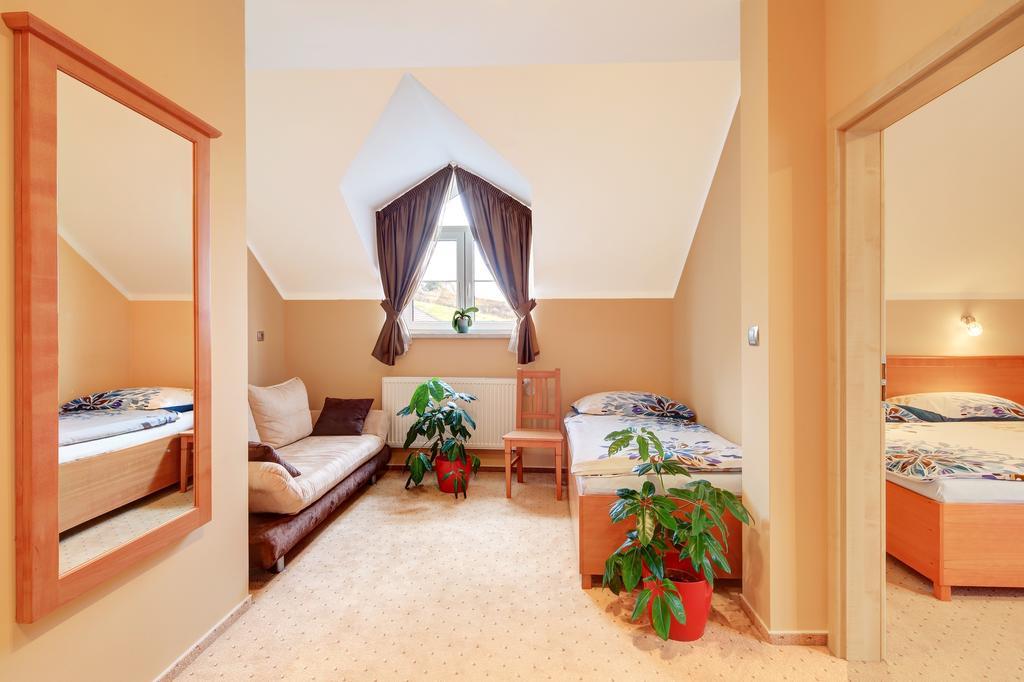 Penzion Harmonie Žlutice Habitación foto